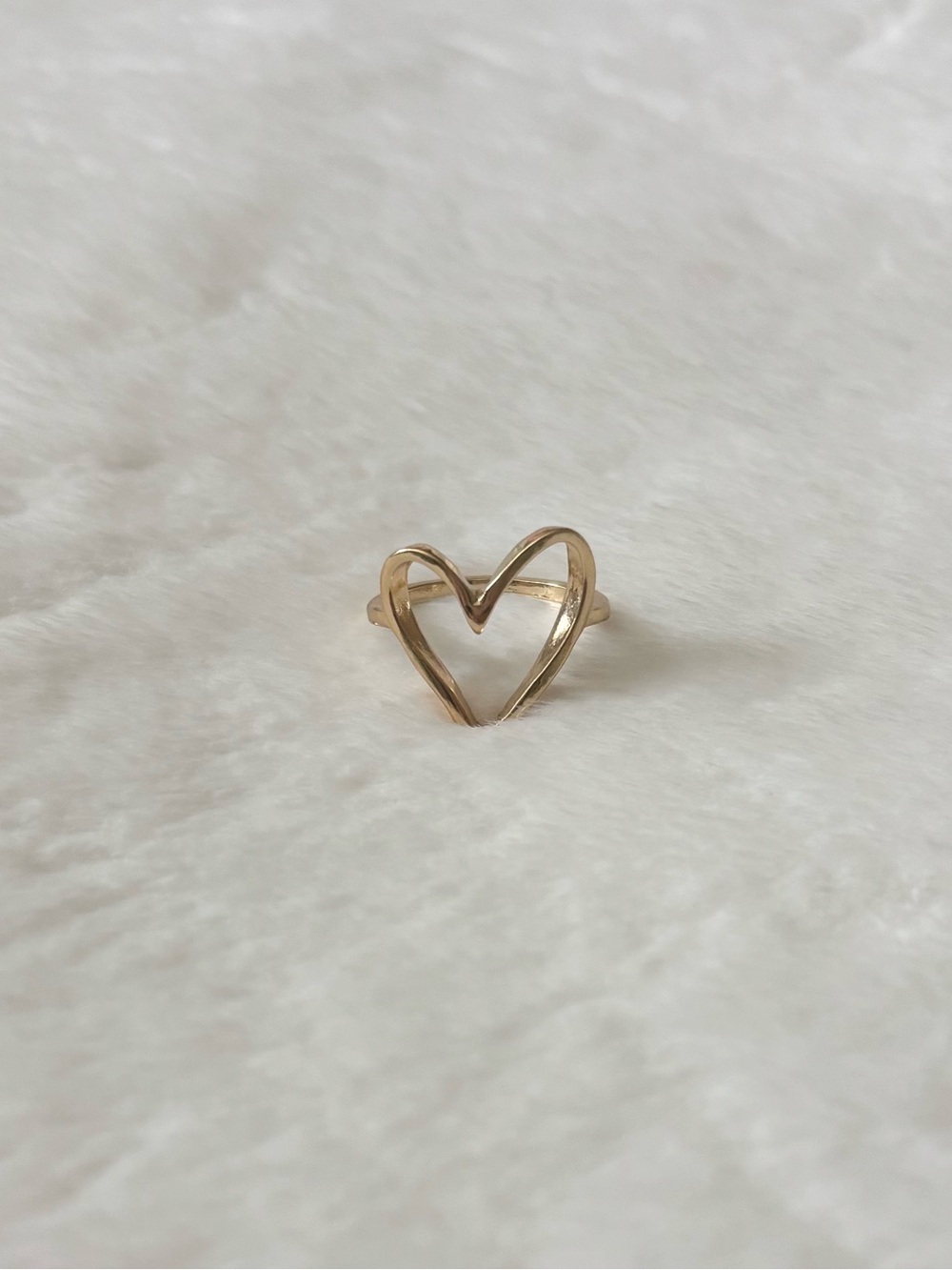 5/$15 🩷 MUST BUNDLE Delicate Heart Ring in Gold - Women's Jewelry - Picture 3 of 4